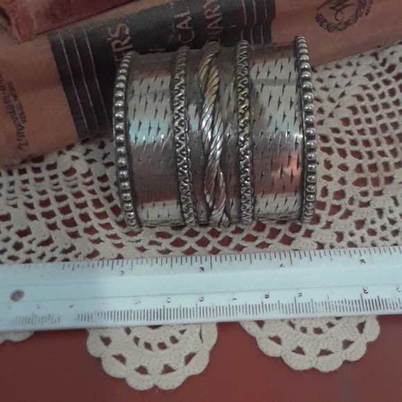 Bracelets - Picture 2 of 5